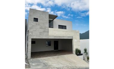 Casa en Venta en lamo Sur en Santiago Nuevo León