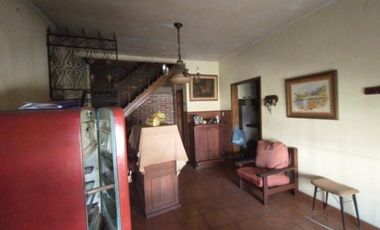 EXCELENTE CASA EN LOTE PROPIO CON 4 HABITACIONES, 2 BAÑOS, PATIO Y PARRILLAS