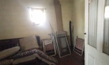 EXCELENTE CASA EN LOTE PROPIO CON 4 HABITACIONES, 2 BAÑOS, PATIO Y PARRILLAS