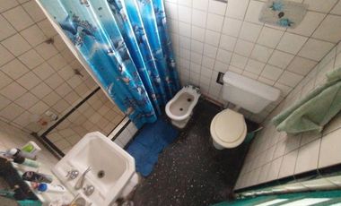 EXCELENTE CASA EN LOTE PROPIO CON 4 HABITACIONES, 2 BAÑOS, PATIO Y PARRILLAS