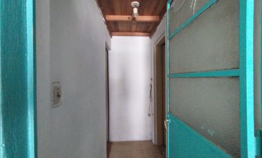EXCELENTE CASA EN LOTE PROPIO CON 4 HABITACIONES, 2 BAÑOS, PATIO Y PARRILLAS