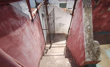 EXCELENTE CASA EN LOTE PROPIO CON 4 HABITACIONES, 2 BAÑOS, PATIO Y PARRILLAS