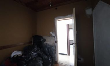 EXCELENTE CASA EN LOTE PROPIO CON 4 HABITACIONES, 2 BAÑOS, PATIO Y PARRILLAS