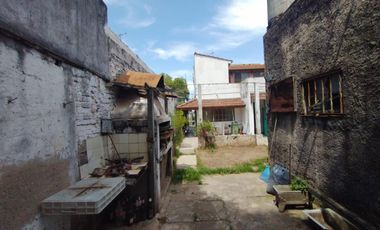 EXCELENTE CASA EN LOTE PROPIO CON 4 HABITACIONES, 2 BAÑOS, PATIO Y PARRILLAS