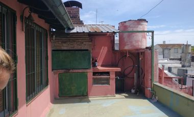 EXCELENTE CASA EN LOTE PROPIO CON 4 HABITACIONES, 2 BAÑOS, PATIO Y PARRILLAS