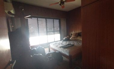 EXCELENTE CASA EN LOTE PROPIO CON 4 HABITACIONES, 2 BAÑOS, PATIO Y PARRILLAS