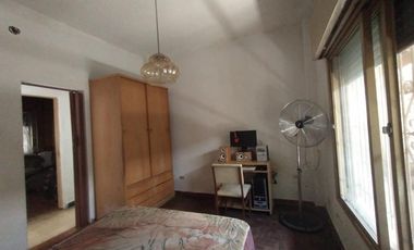 EXCELENTE CASA EN LOTE PROPIO CON 4 HABITACIONES, 2 BAÑOS, PATIO Y PARRILLAS