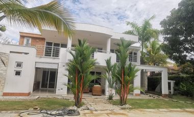 Se vende casa campestre en conjunto Altos de la Pradera