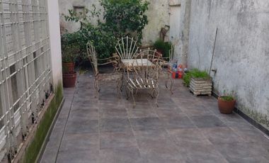 CASA PH AL CONTRAFRENTE IDEAL PARA 2 FAMILIAS EN VENTA - MORON
