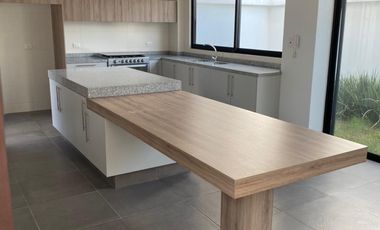 CASA EN RENTA MODERNA EN LOMAS DE ANGELOPOLIS