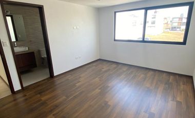 CASA EN RENTA MODERNA EN LOMAS DE ANGELOPOLIS