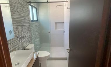 CASA EN RENTA MODERNA EN LOMAS DE ANGELOPOLIS