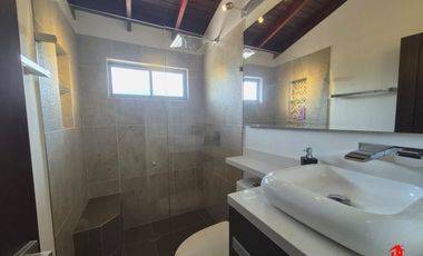 casa en arriendo/venta en alto de las flores. Cod A6313