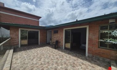 casa en arriendo/venta en alto de las flores. Cod A6313
