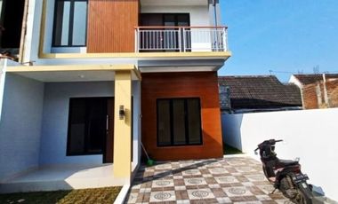 RUMAH MEWAH 2 LANTAI SELATAN TERMINAL GIWANGAN JOGJA