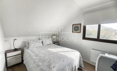 CASA EN VENTA A 11.900 UF CON GRAN TERRAZA CERRADA Y QUINCHO