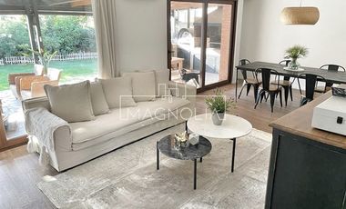 CASA EN VENTA A 11.900 UF CON GRAN TERRAZA CERRADA Y QUINCHO