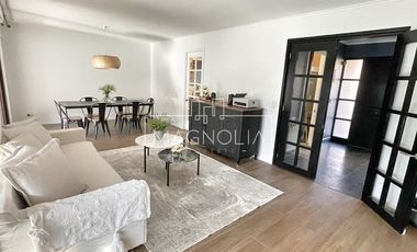 CASA EN VENTA A 11.900 UF CON GRAN TERRAZA CERRADA Y QUINCHO