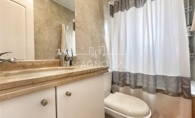 CASA EN VENTA A 11.900 UF CON GRAN TERRAZA CERRADA Y QUINCHO