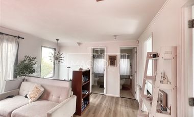 CASA EN VENTA A 11.900 UF CON GRAN TERRAZA CERRADA Y QUINCHO