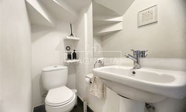 CASA EN VENTA A 11.900 UF CON GRAN TERRAZA CERRADA Y QUINCHO