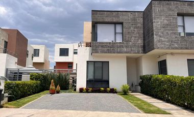 Casa en venta en fraccionamiento Villas del Campo en Calimaya, Estado de México, modelo Capri