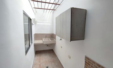 casa en arriendo en la sebastiana. Cod A59135