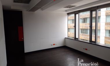 oficina en arriendo/venta en el nogal. Cod A209