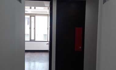 oficina en arriendo/venta en el nogal. Cod A209