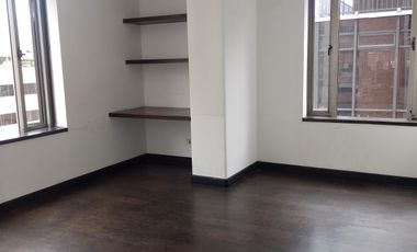 oficina en arriendo/venta en el nogal. Cod A209