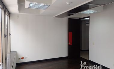 oficina en arriendo/venta en el nogal. Cod A209