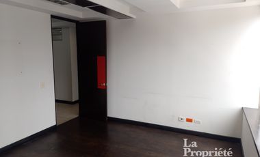 oficina en arriendo/venta en el nogal. Cod A209