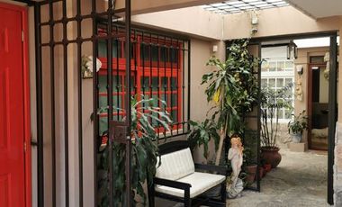 Casa en Lomas de  Santa María con Departamentos