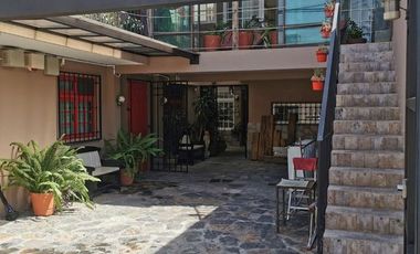 Casa en Lomas de  Santa María con Departamentos