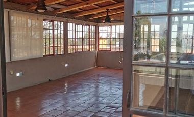 Casa en Lomas de  Santa María con Departamentos