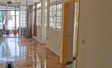 Casa en Lomas de  Santa María con Departamentos