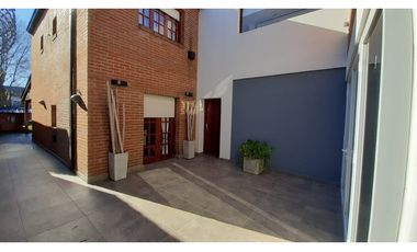 Duplex 4 ambientes con garage doble paralelo