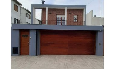 Duplex 4 ambientes con garage doble paralelo