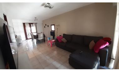 Duplex 4 ambientes con garage doble paralelo