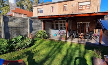 Duplex 4 ambientes con garage doble paralelo