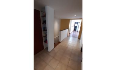 Duplex 4 ambientes con garage doble paralelo