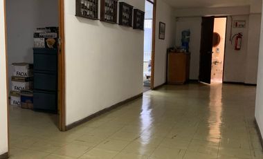 EXCELENTE OPORTUNIDAD !  BODEGA CON OFICINA O TERRENO PARA EDIFICIO EN VENTA EN LA POSTAL