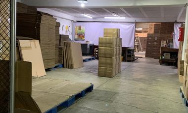 EXCELENTE OPORTUNIDAD !  BODEGA CON OFICINA O TERRENO PARA EDIFICIO EN VENTA EN LA POSTAL