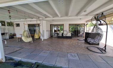 CASA EN VENTA, 4 DORMITORIOS 4 BAÑOS, COLINA