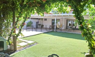 CASA EN VENTA, 4 DORMITORIOS 4 BAÑOS, COLINA