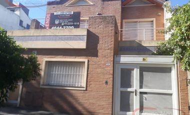 HERMOSA CASA 4 DORM GJE FONDO PARQUIZADO