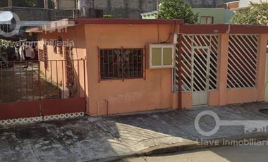 Venta de Casa con 2 habitaciones en Av. Riva Palacio, Col. Guadalupe Victoria, Coatzacoalcos, Ver.