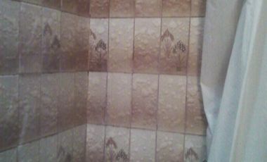 Casa americana en buen estado con 2 dormitorios en Barrio Almafuerte