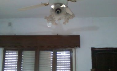 Casa americana en buen estado con 2 dormitorios en Barrio Almafuerte