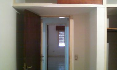 Casa americana en buen estado con 2 dormitorios en Barrio Almafuerte